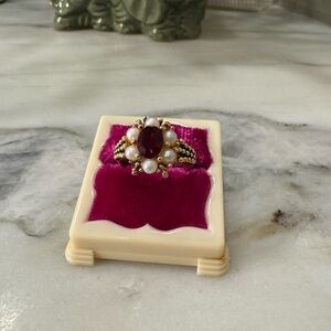AVON Gold and Red Glass Ring with faux Pearls